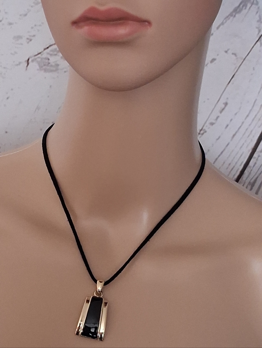 Lia Sophia Elegant Goldtone And Black Enamel Pendant Necklace